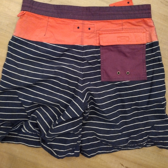 Brooks brothers size 32 swim trunks - Picture 2 of 3
